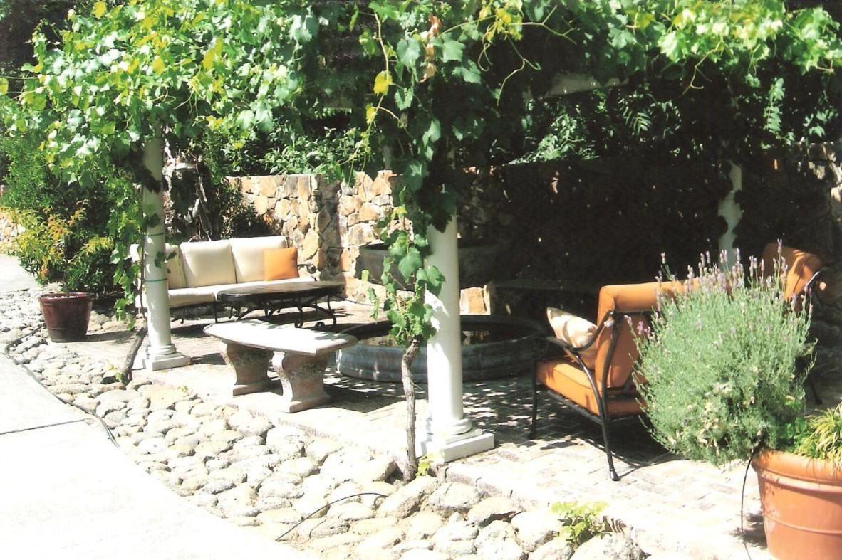 Spanish Villa Inn St. Helena Eksteriør billede