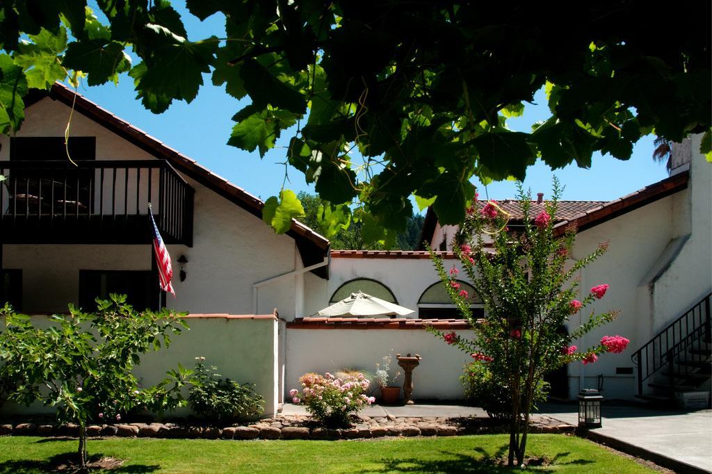 Spanish Villa Inn St. Helena Eksteriør billede